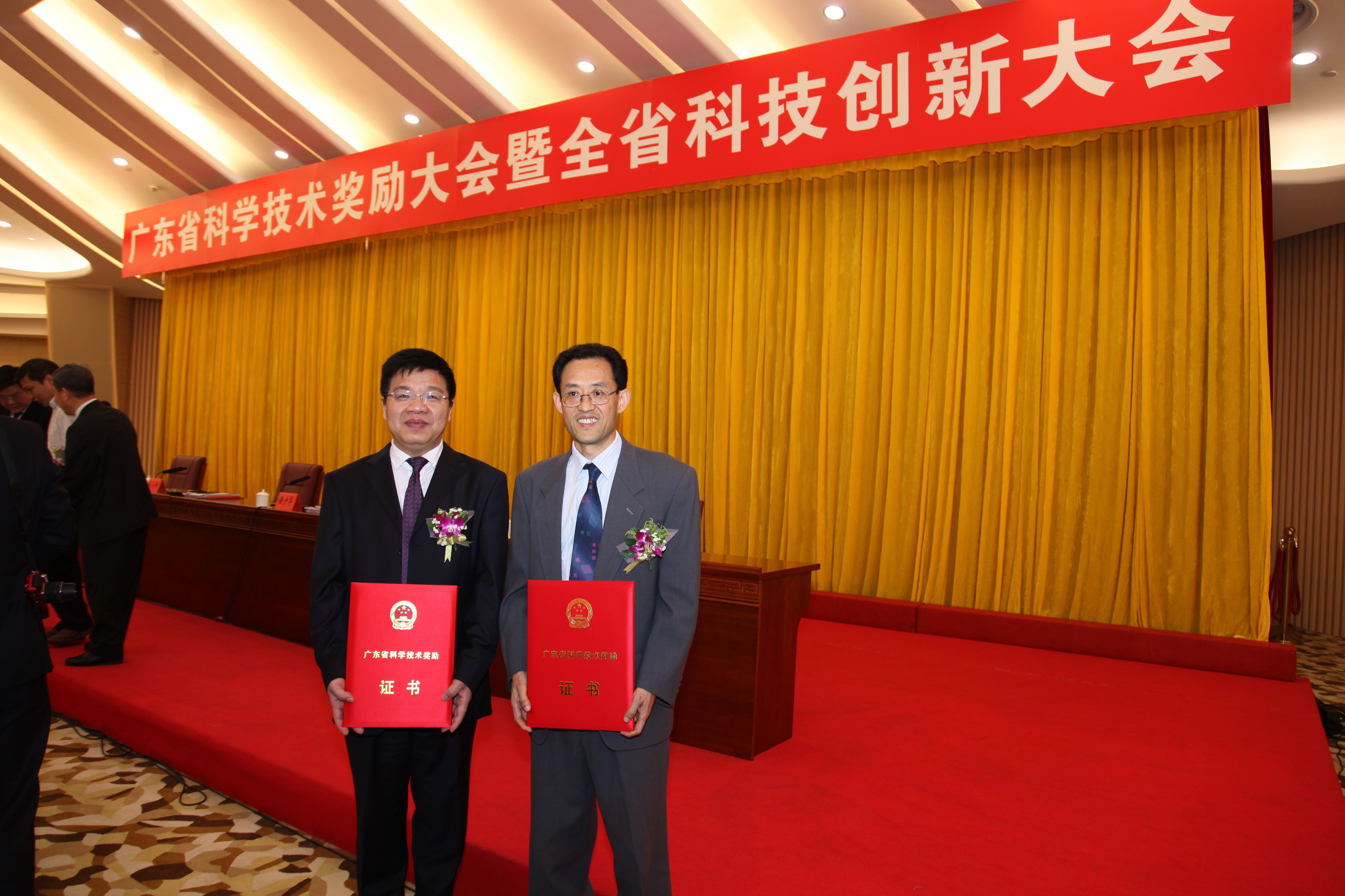 图片说明
